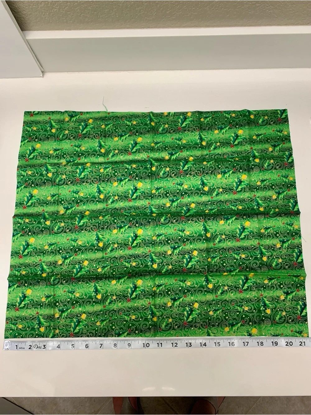 Christmas Holiday Cotton Quilting Fabric Scrap Remnants Lot, 13 Prints Nostalgic